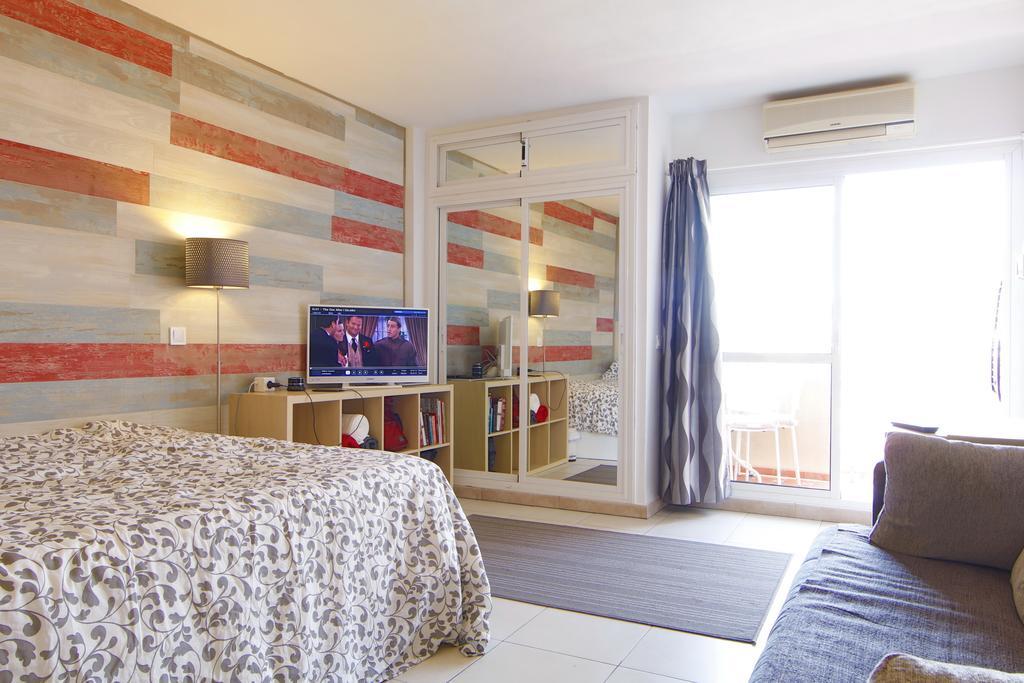Anna & Pierre-Noel Apartment. 베날마데나코스타 외부 사진